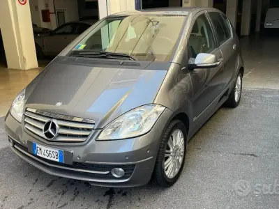 Usata Mercedes A180 Style 109 CV (80 kW) 2012 Grigio Utilitaria