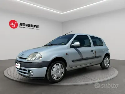 Usata Renault Clio II 98 CV (72 kW) 2000 Grigio Utilitaria