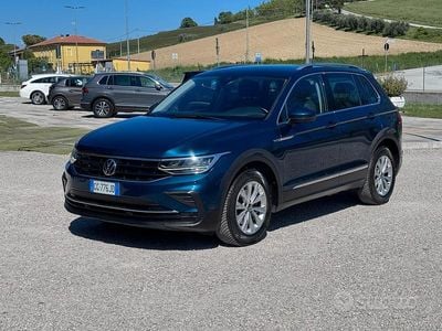 Begagnad VW Tiguan Life 131 HK (96 kW) 2021 Blå SUV