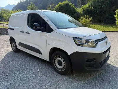Usata Fiat Doblò 102 CV (75 kW) 2022 Bianco Monovolume
