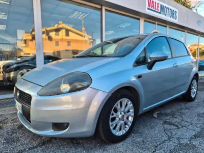 Usata Fiat Grande Punto Dynamic 75 CV (55 kW) 2009 Argento Utilitaria