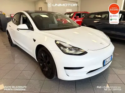 Usado Tesla Model 3 Standard Range Plus 88 kW (120 HP) 2023 Branco Sedan