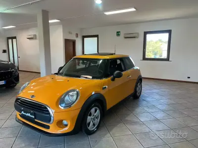 Usata Mini ONE 75 CV (55 kW) 2015 Arancione Utilitaria