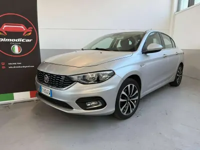 Usata Fiat Tipo Lounge 95 CV (69 kW) 2016 Argento Berlina