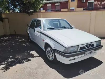 Usata Alfa Romeo 75 105 CV (77 kW) 1991 Bianco Berlina