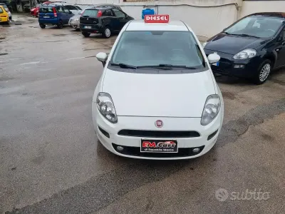 Usata Fiat Punto Street 75 CV (55 kW) 2015 Bianco Utilitaria