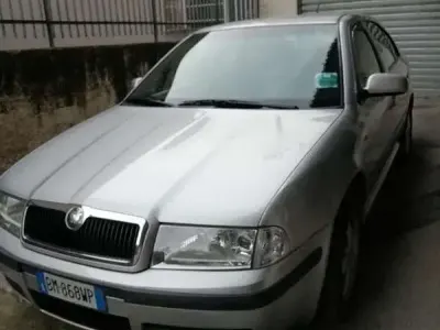 Usata Skoda Octavia Elegance 110 CV (80 kW) 2001 Grigio Berlina