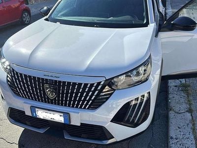 Usata Peugeot 2008 Allure 101 CV (74 kW) 2024 Bianco SUV