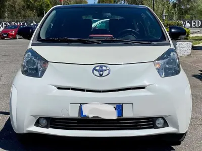 Usata Toyota iQ Style 101 CV (74 kW) 2012 Bianco Utilitaria