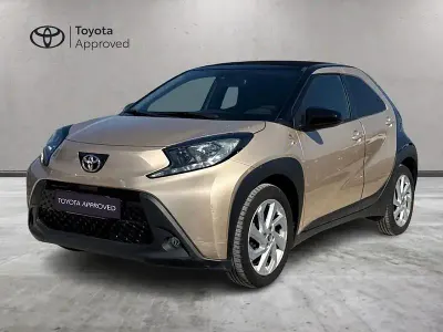 Usata Toyota Aygo X Trend 72 CV (52 kW) 2022 Beige SUV