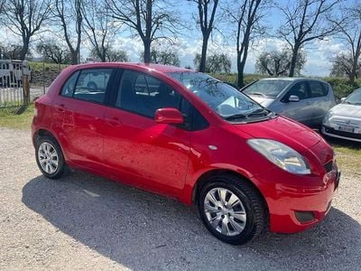 Usata Toyota Yaris Sol 69 CV (50 kW) 2009 Rosso Utilitaria