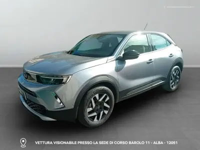Usata Opel Mokka Elegance 101 CV (74 kW) 2023 2r grigio platino metallizzato SUV