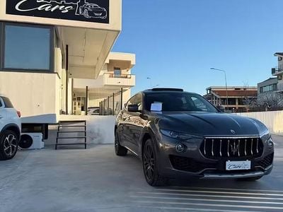 Begagnad Maserati Levante 275 HK (202 kW) 2017 Grå SUV