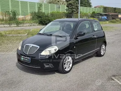 Usata Lancia Ypsilon 77 CV (56 kW) 2012 Nero Utilitaria