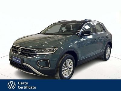 Usata VW T-Roc Life 150 CV (110 kW) 2024 Blu pastello SUV