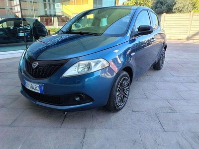 Begagnad Lancia Ypsilon Silver 69 HK (50 kW) 2023 Blå Halvkombi