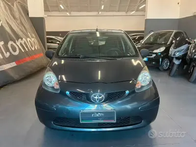 Usata Toyota Aygo Sol 68 CV (50 kW) 2007 Grigio Utilitaria
