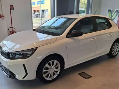 Nuova Opel Corsa drive 101 CV (74 kW) 2026 Artik white Utilitaria