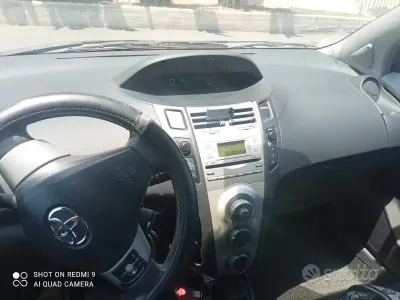 Usata Toyota Yaris 90 CV (66 kW) 2008 Nero Utilitaria
