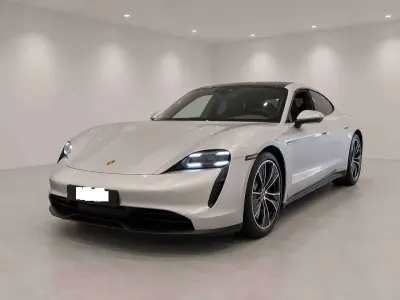 Usata Porsche Taycan 141 kW (193 CV) 2021 Bianco Coupé