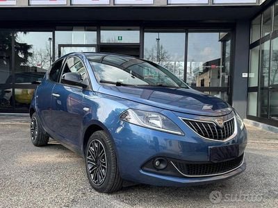 Begagnad Lancia Ypsilon Silver 69 HK (50 kW) 2023 Blå Halvkombi