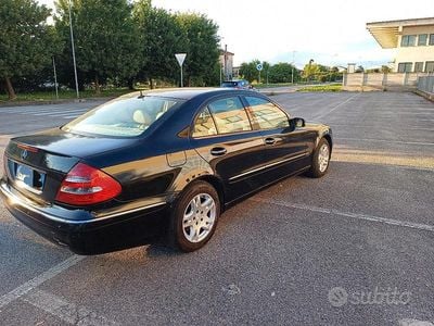 Usata Mercedes E200 Elegance 163 CV (119 kW) 2005 Nero Berlina