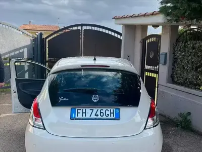 Usata Lancia Ypsilon 95 CV (69 kW) 2017 Bianco Utilitaria