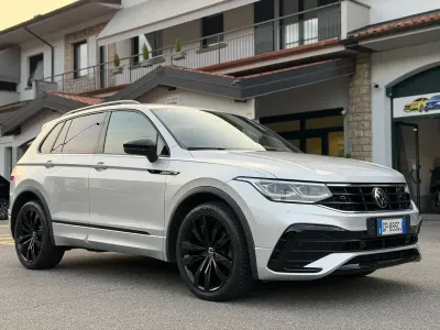 Usata VW Tiguan R-line 150 CV (110 kW) 2023 Grigio SUV