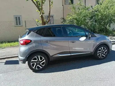 Usata Renault Captur 90 CV (66 kW) 2013 Grigio SUV