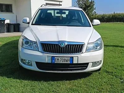 Usata Skoda Octavia 105 CV (77 kW) 2012 Bianco Station wagon