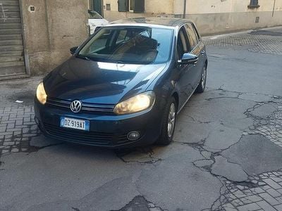 Usata VW Golf VI 105 CV (77 kW) 2010 Blu Utilitaria