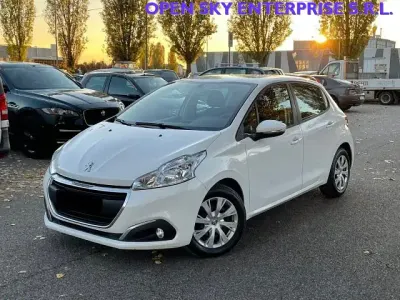 Gebraucht Peugeot 208 Premium 82 PS (60 kW) 2018 Weiß Kleinwagen