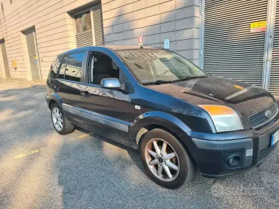 Usata Ford Fusion 80 CV (58 kW) 2006 Nero Utilitaria