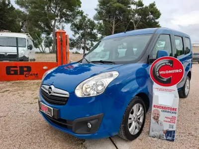 Gebraucht Opel Combo 120 PS (88 kW) 2017 Blau Van / Kleinbus