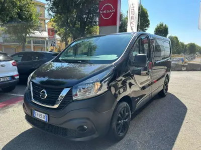 Usata Nissan NV300 121 CV (88 kW) 2018 Nero Furgone