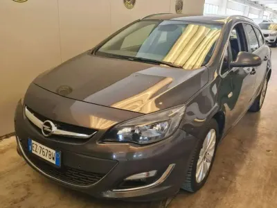 Usata Opel Astra Cosmo 110 CV (80 kW) 2015 Grigio nero Station wagon