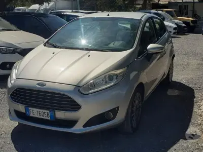 Usata Ford Fiesta Business Edition 75 CV (55 kW) 2016 Grigio Utilitaria
