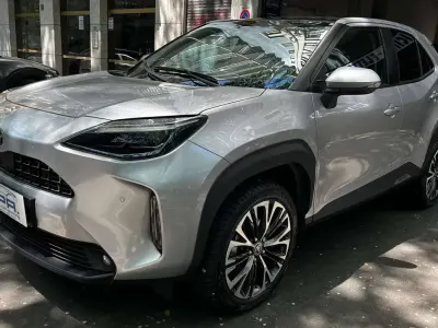 Usata Toyota Yaris Cross Lounge 110 CV (80 kW) 2022 Argento SUV
