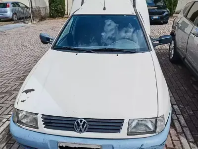Begagnad VW Caddy 60 HK (44 kW) 1997 Vit Minibuss