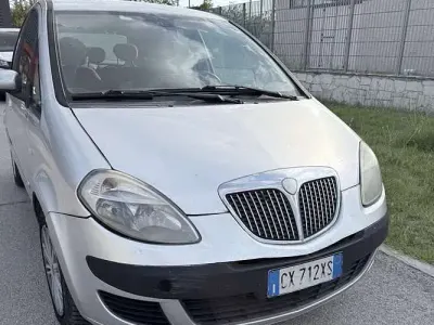 Usata Lancia Musa 69 CV (50 kW) 2007 Grigio Monovolume