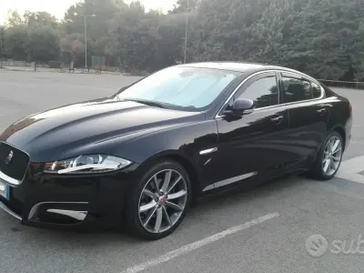 Usata Jaguar XF 200 CV (147 kW) 2015 Nero Berlina