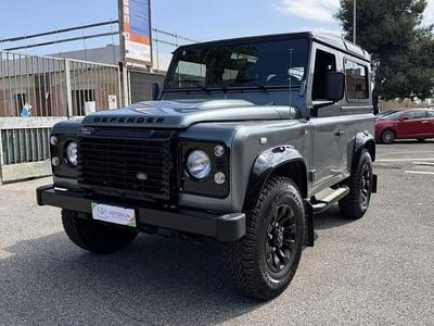 Usata Land Rover Defender SE 122 CV (89 kW) 2014 Verde Station wagon