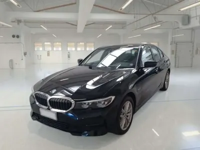 Usata BMW 330e Advantage 184 CV (135 kW) 2022 Nero Berlina