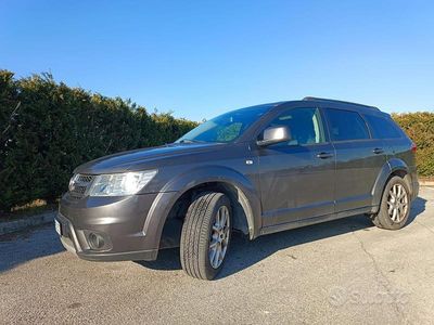 Usata Fiat Freemont Urban 170 CV (125 kW) 2014 Grigio SUV