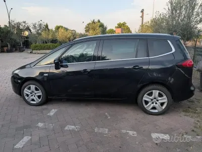 Usata Opel Zafira 140 CV (102 kW) 2016 Nero Monovolume