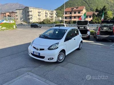 Usata Toyota Aygo 68 CV (50 kW) 2010 Bianco Utilitaria