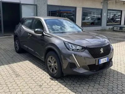 Usata Peugeot 2008 Active 131 CV (96 kW) 2022 Grigio SUV