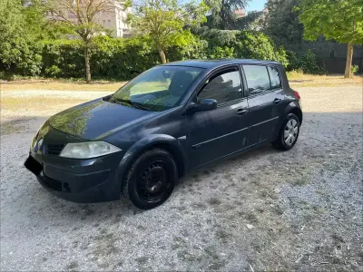 Occasion Renault Mégane 85 PK (62 kW) 2006 Grijs Sedan