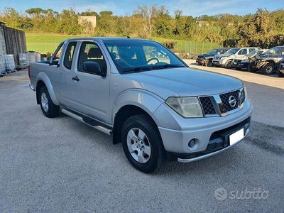Usata Nissan Navara 174 CV (127 kW) 2005 Grigio Pick-up