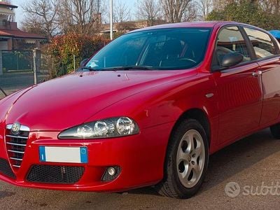 Usata Alfa Romeo 147 120 CV (88 kW) 2005 Rosso Utilitaria